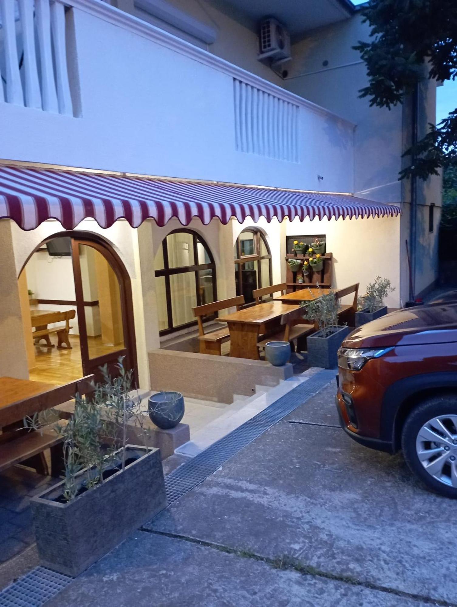 טוראני Apartments And Pansion M&R מראה חיצוני תמונה